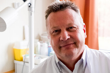 Seit 17 Jahren Chefarzt am KRH Klinikum Lehrte: Dr. Thomas Menzel ist Inkontinenzexperte und als Berater der Deutschen Kontinenz Gesellschaft zertifiziert.