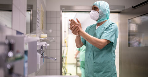 Hände desinfizieren